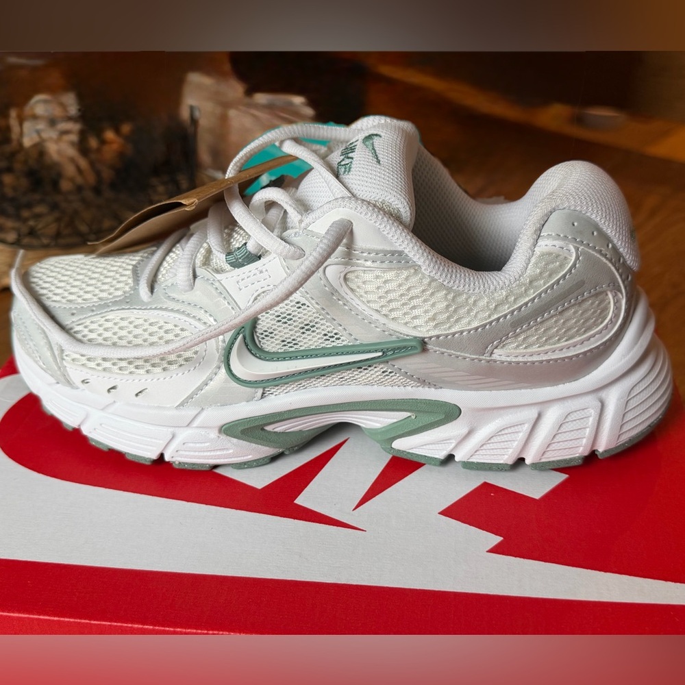 Nike Women’s V5 RNR Sneakers